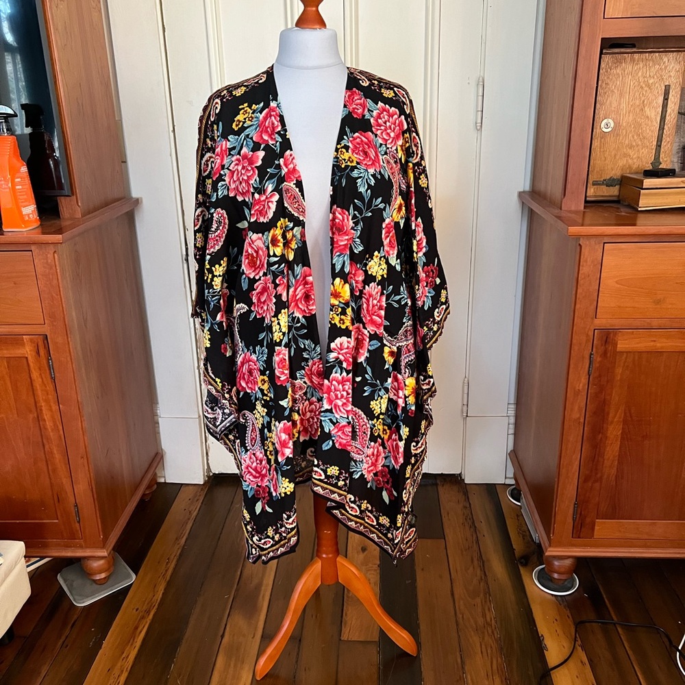 Free People shawl. Beautiful colors. Lightweight fabric. Never worn.